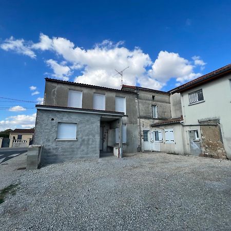 180B - Duplex T2 Tout Confort - Wifi Netflix Le Gond-Pontouvre المظهر الخارجي الصورة